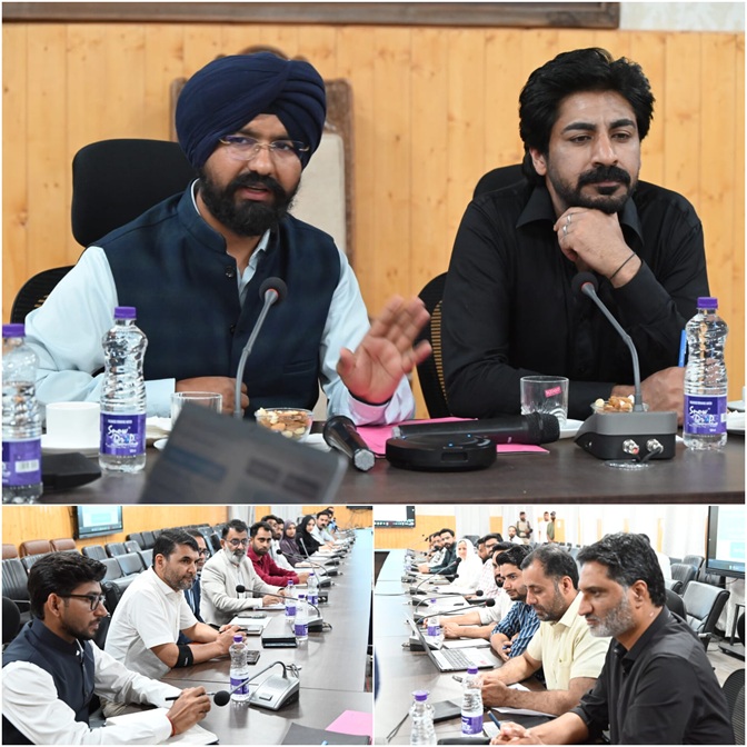 'DC Baramulla, MD Mission Yuva jointly review implementation of Flagship Scheme, Mission YUVA'
